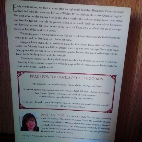 2/20$ Victoria Book from Daisy Goodwin - Picture 2 of 2